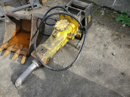 2017 Atlas Copco SB 452 Attachment