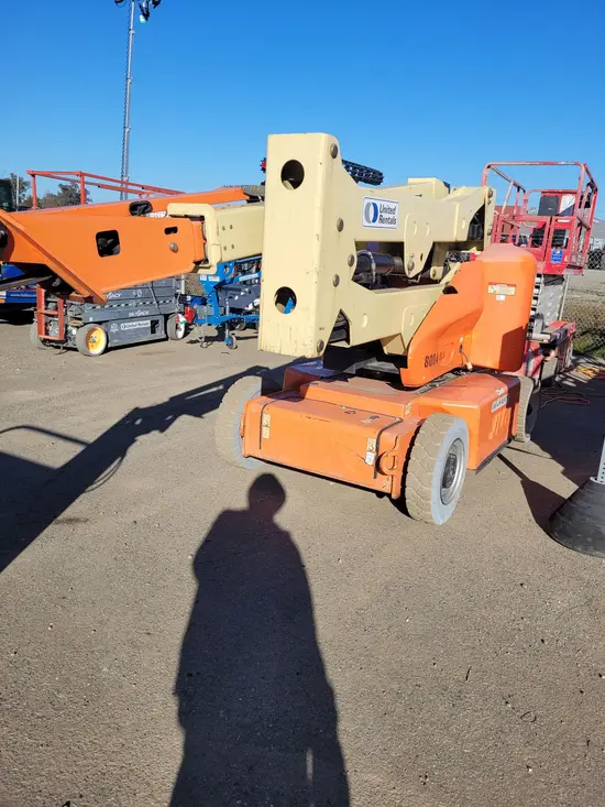 2014 JLG E400AJPN Articulating Boom Lift