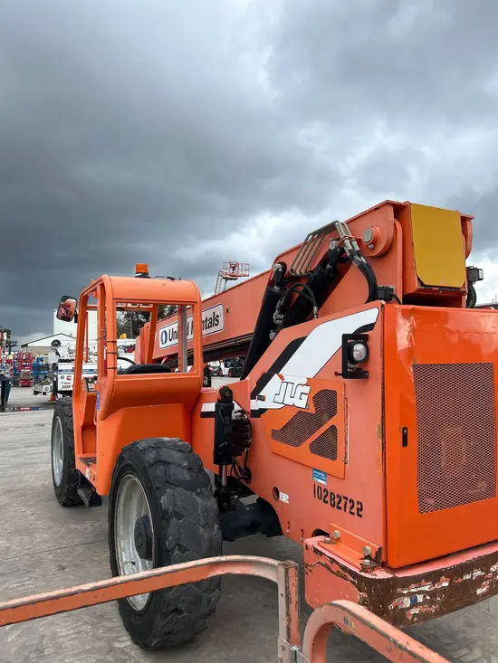 2014 SKYTRAK 8042 Forklift