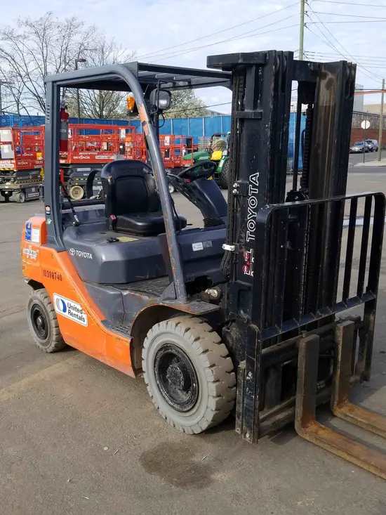 2014 Toyota 8FGU25 Warehouse Forklift