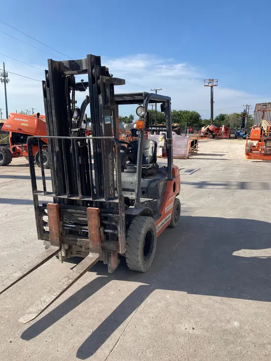 2017 Toyota 8FDU25 Warehouse Forklift