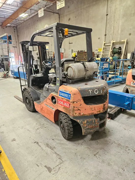 2016 Toyota 8FGU25 Warehouse Forklift