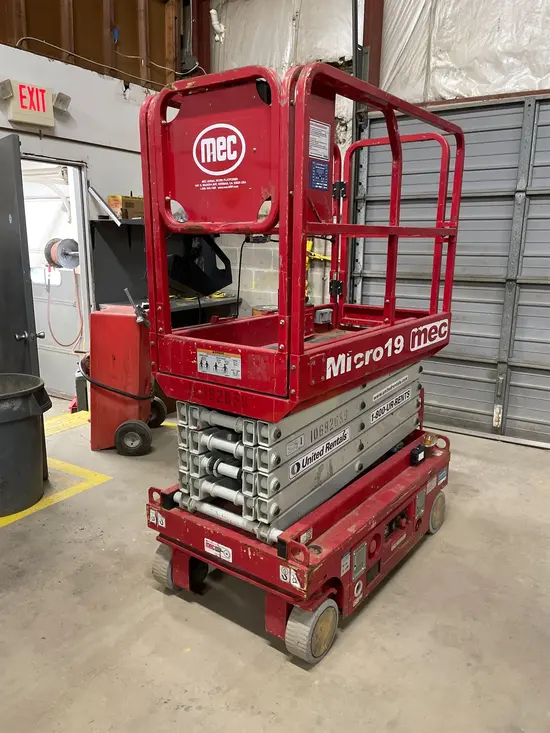 2017 MEC MICRO 19 Scissor Lift