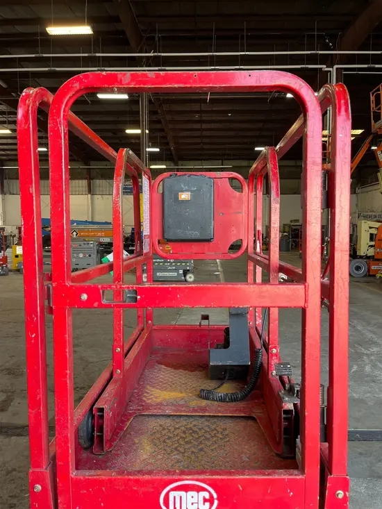 2018 MEC MICRO 19 Scissor Lift