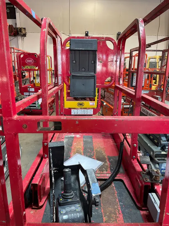 2017 MEC 1330SE Scissor Lift