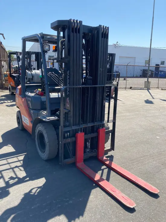 2016 Toyota 8FGU25 Warehouse Forklift