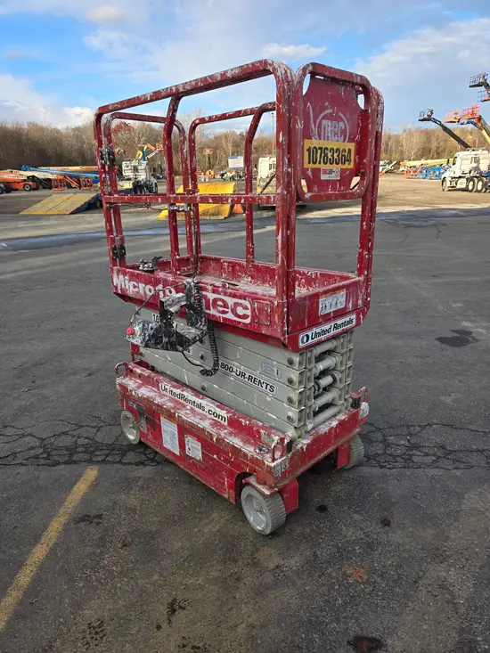 2018 MEC MICRO 19 Scissor Lift