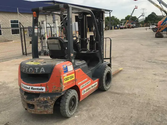 2017 Toyota 8FDU25 Warehouse Forklift