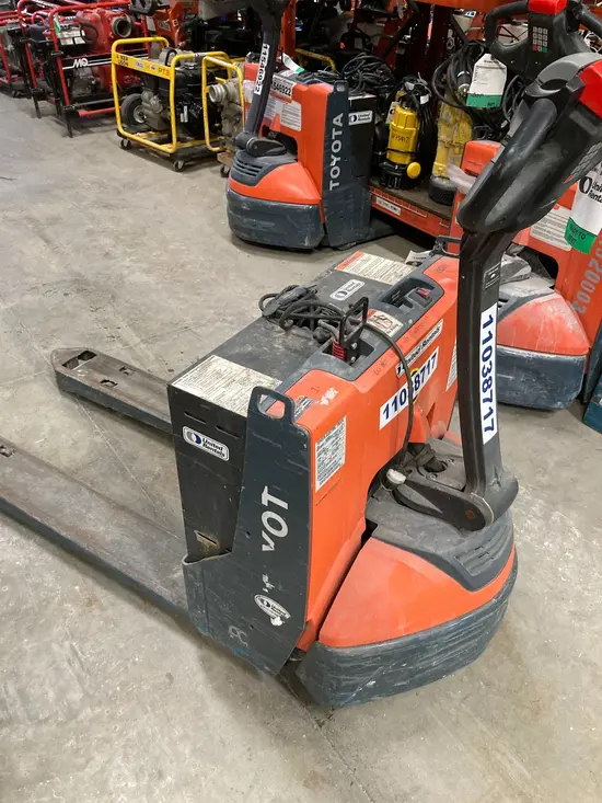 2019 Toyota 8HBW23 Jack