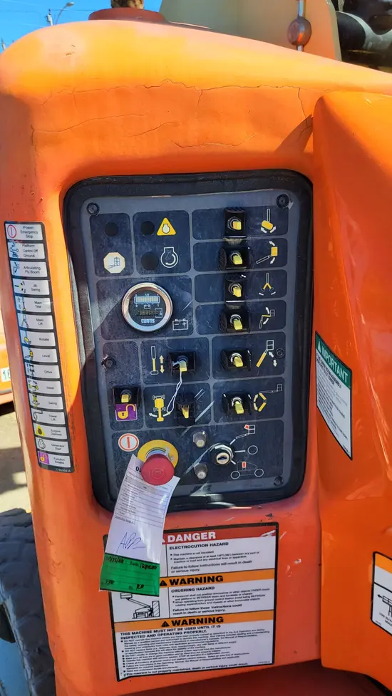 2013 JLG E400AJPN Articulating Boom Lift