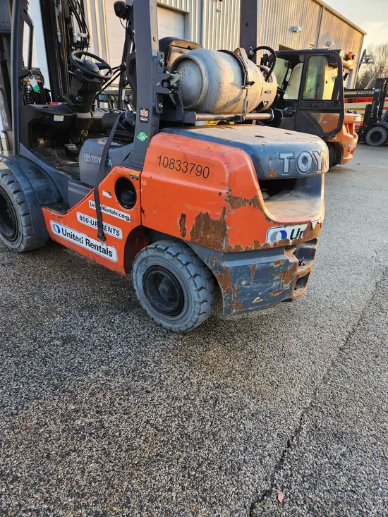 2018 Toyota 8FGU30 Warehouse Forklift