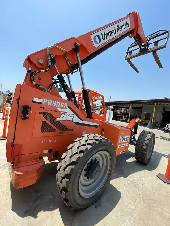 2015 SKYTRAK 6042 Forklift