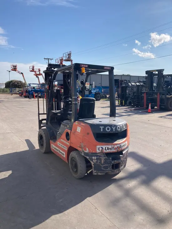 2017 Toyota 8FDU25 Warehouse Forklift