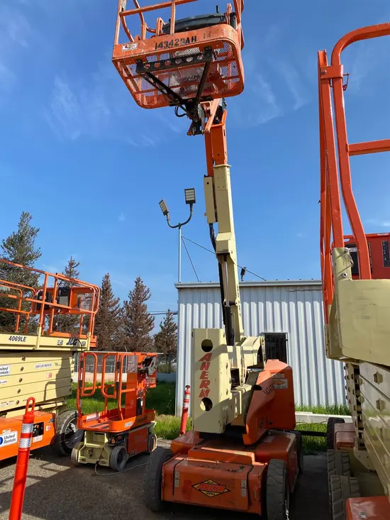 2014 JLG E400AJPN Articulating Boom Lift