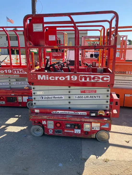 2018 MEC MICRO 19 Scissor Lift