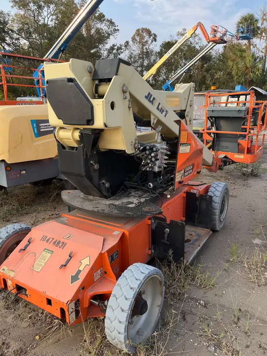 2016 JLG E400AN Articulating Boom Lift