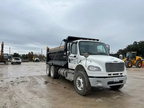 2020 Freightliner M2106 Truck