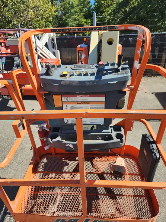 2016 JLG E400AN Articulating Boom Lift