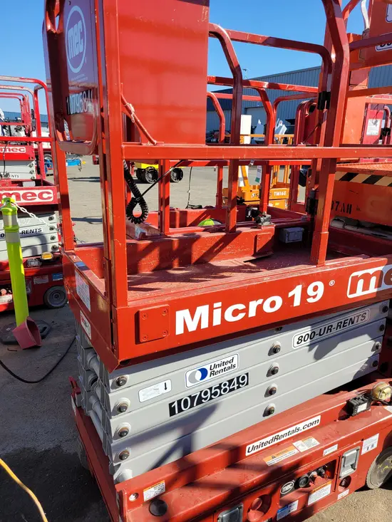 2018 MEC MICRO 19 Scissor Lift