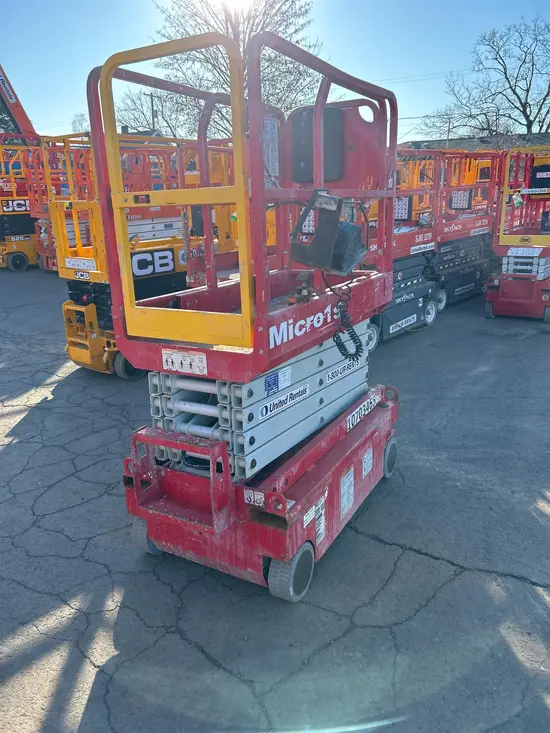 2017 MEC MICRO 19 Scissor Lift