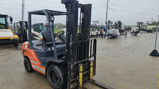 2017 Toyota 8FDU30 Warehouse Forklift