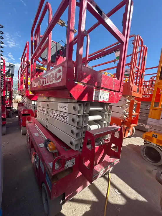2018 MEC MICRO 19 Scissor Lift