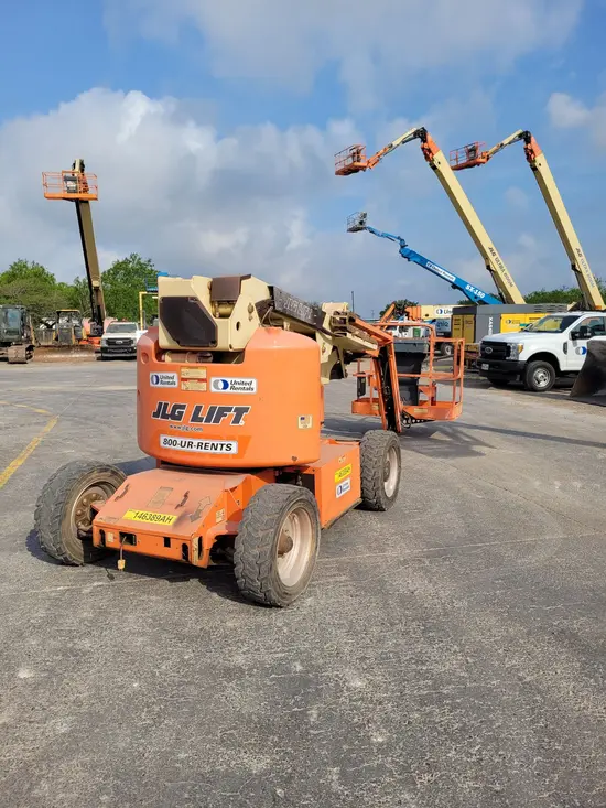 2014 JLG E450AJ Articulating Boom Lift
