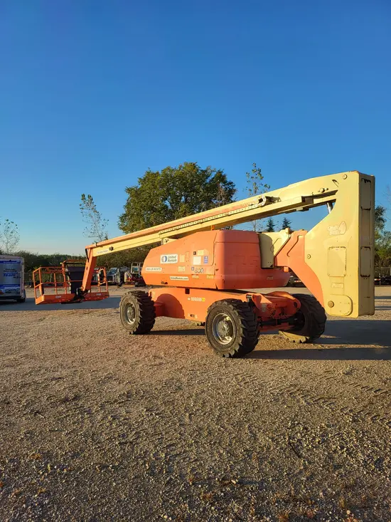2013 JLG 800A Articulating Boom Lift