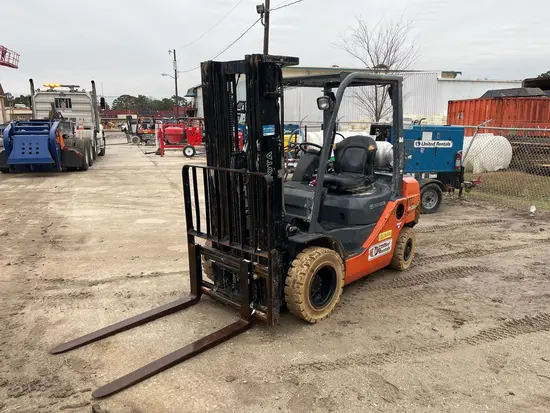 2017 Toyota 8FGU25 Warehouse Forklift