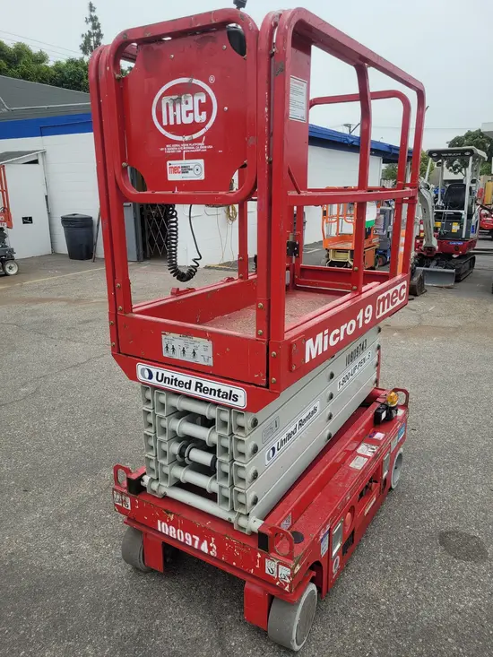 2018 MEC MICRO 19 Scissor Lift