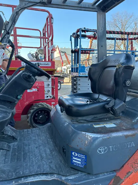2018 Toyota 8FGU30 Warehouse Forklift