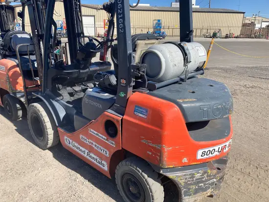 2017 Toyota 8FGU25 Warehouse Forklift