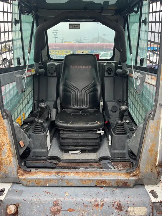 2017 Takeuchi TL10V2-CR Track Loader