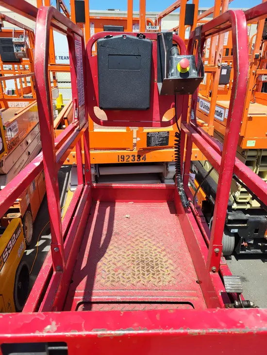 2018 MEC MICRO 19 Scissor Lift