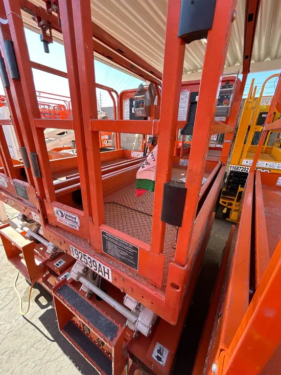 2017 Snorkel S3219E Scissor Lift