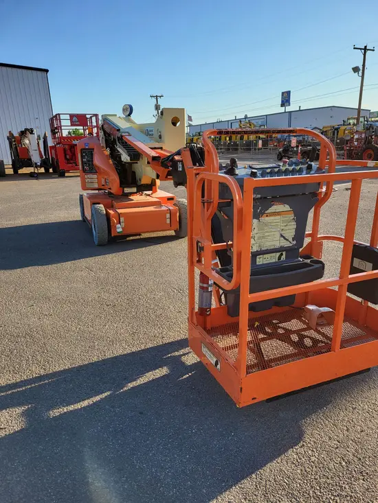 2014 JLG E400AJPN Articulating Boom Lift