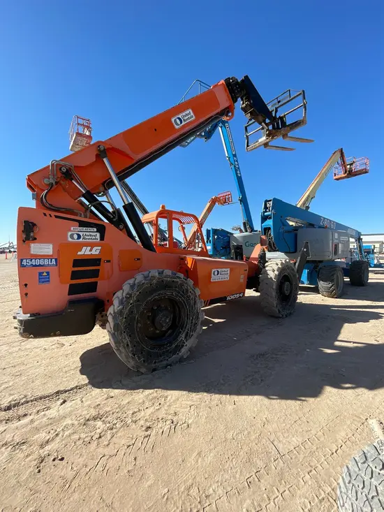 2017 SKYTRAK 10054 Forklift