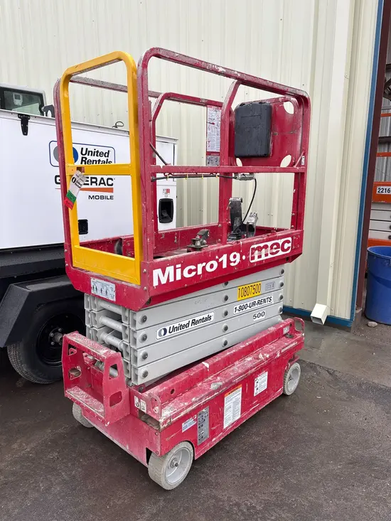 2018 MEC MICRO 19 Scissor Lift