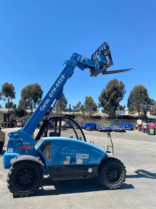 2015 Genie GTH-5519 Forklift