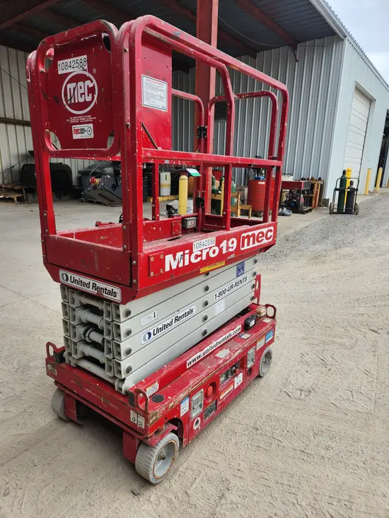 2018 MEC MICRO 19 Scissor Lift