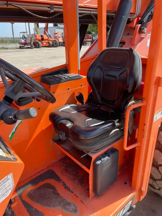 2016 SKYTRAK 6042 Forklift