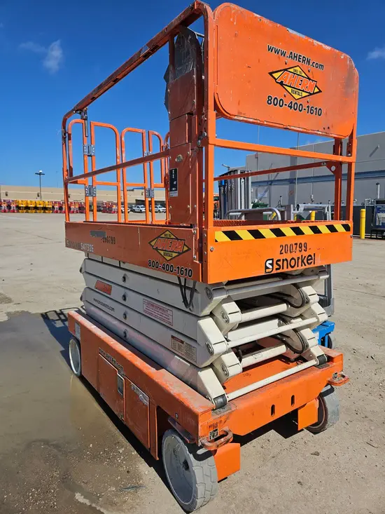 2017 Snorkel S4732E Scissor Lift