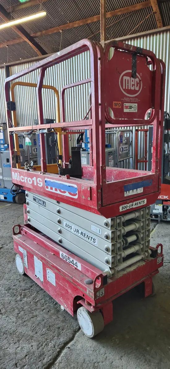 2018 MEC MICRO 19 Scissor Lift