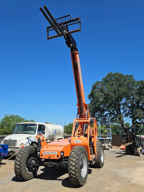 2016 SKYTRAK 8042 Forklift