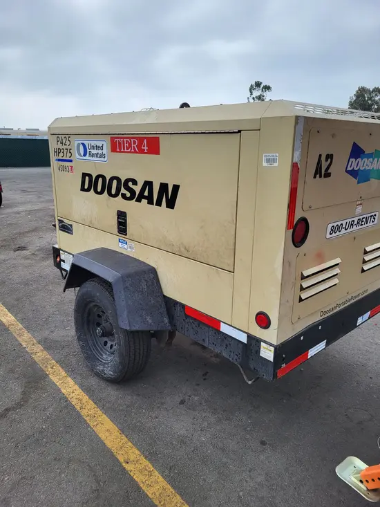 2017 Doosan P425/HP375WCU Air Compressor