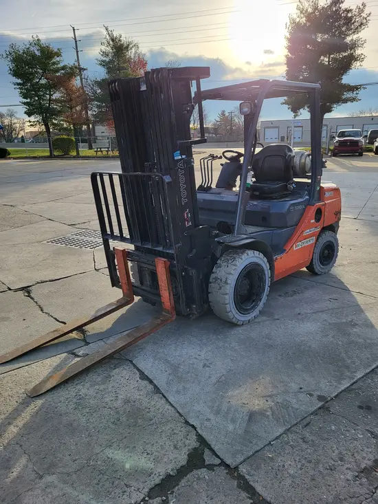 2018 Toyota 8FGU30 Warehouse Forklift