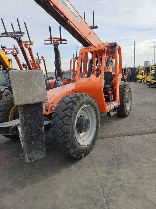 2017 SKYTRAK 10054 Forklift