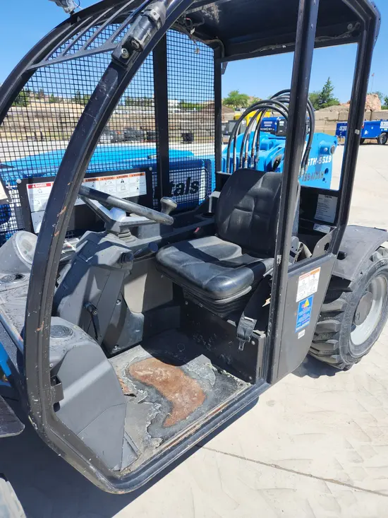 2017 Genie GTH-5519 Forklift