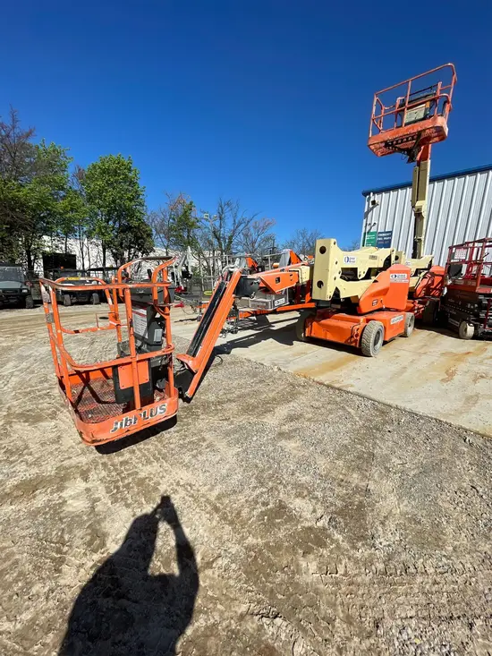 2013 JLG E400AJPN Articulating Boom Lift