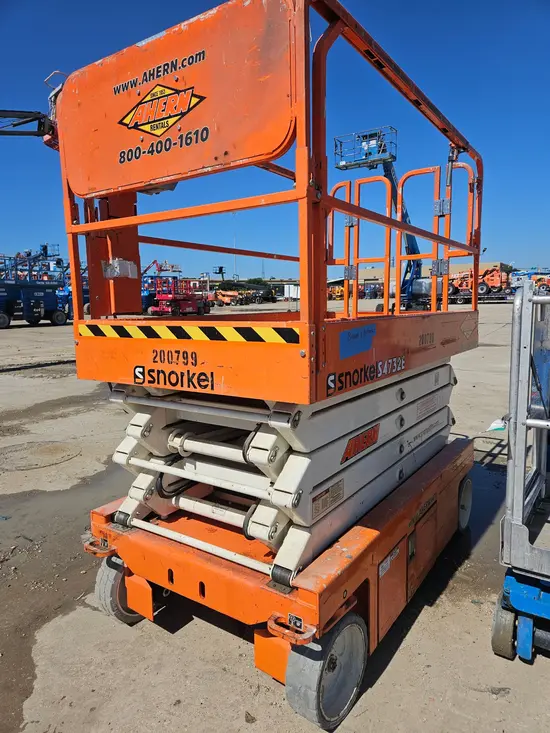 2017 Snorkel S4732E Scissor Lift